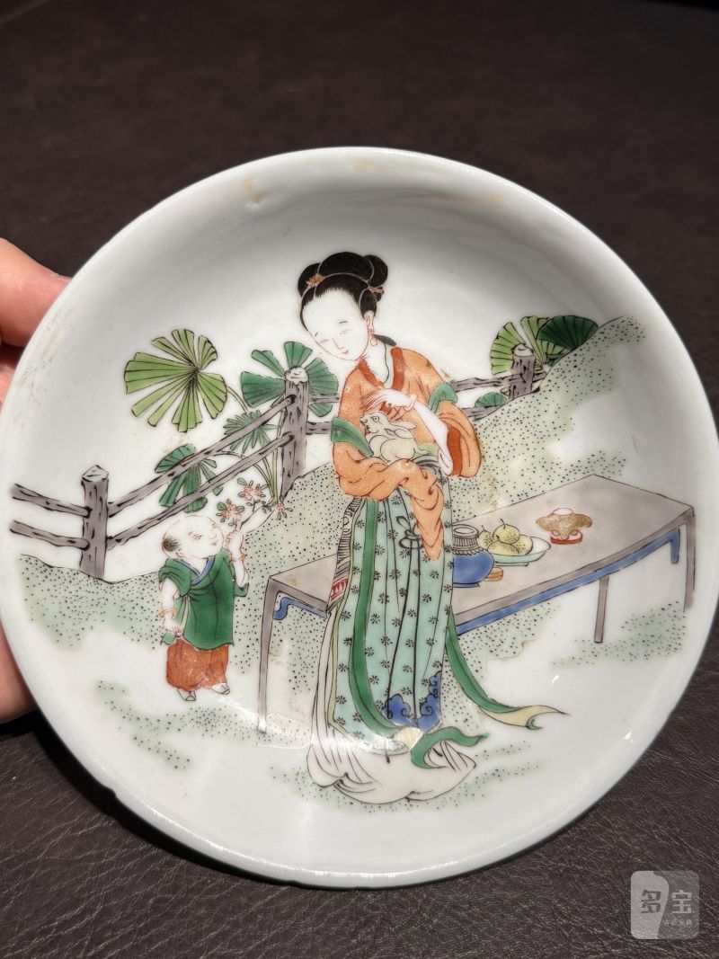 清康熙 五彩庭院仕女图盘一对 - 图12